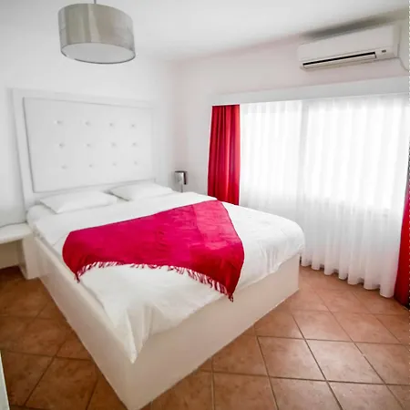 The Pine Bay Club Отель