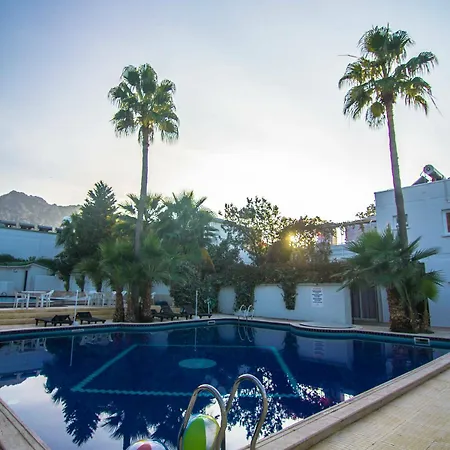 Отель The Pine Bay Club 2*