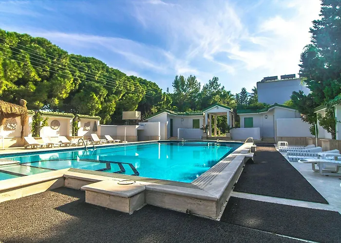 The Pine Bay Club 2* 키레니아